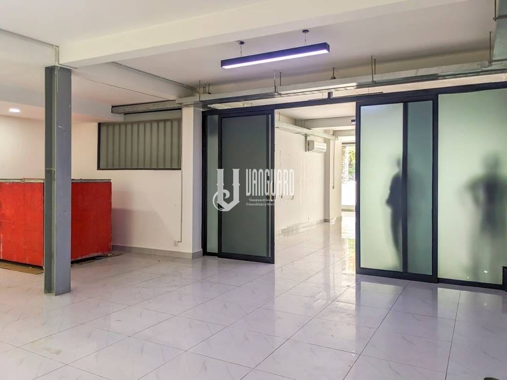 CommercialShophouse Na wynajem w Boeng Keng Kang $1,800