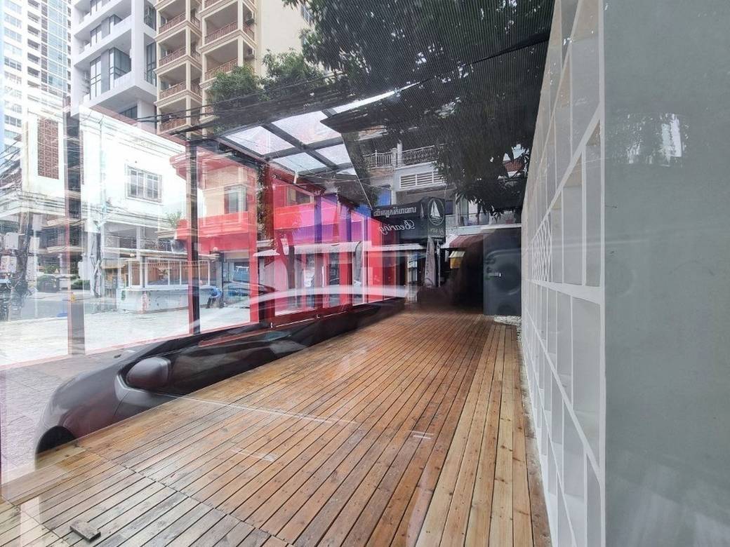 Villa For Rent with 6 Parking Space