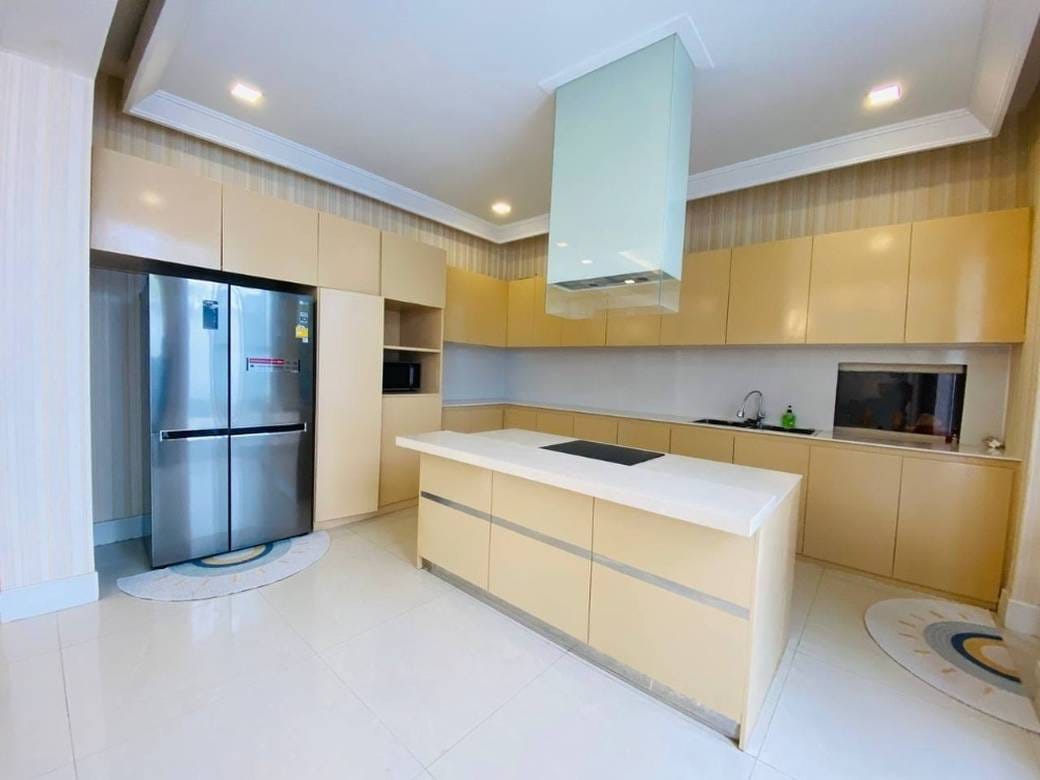 Villa À louer à Chbar Ampov $11,000