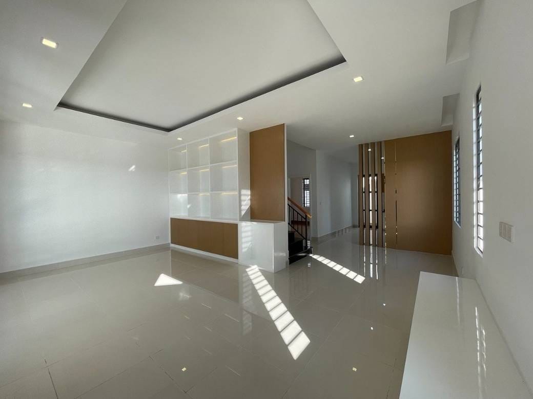 Willa For Sale & Rent o powierzchni działki 290 m²
