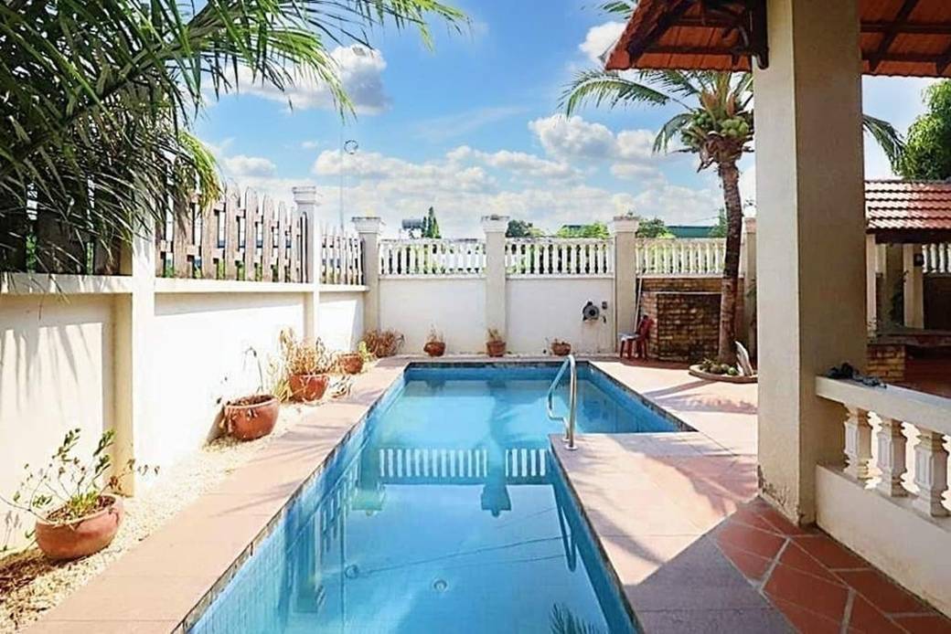 $650,000 Villa