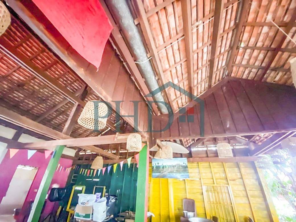 Restaurant For Rent with 1 Parking Space