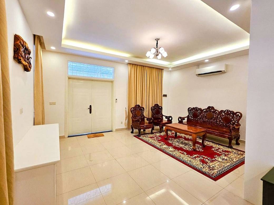 176 sqm Land Size Vila K pronájmu