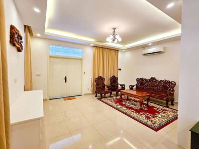 176 sqm Land Size Vila K pronájmu