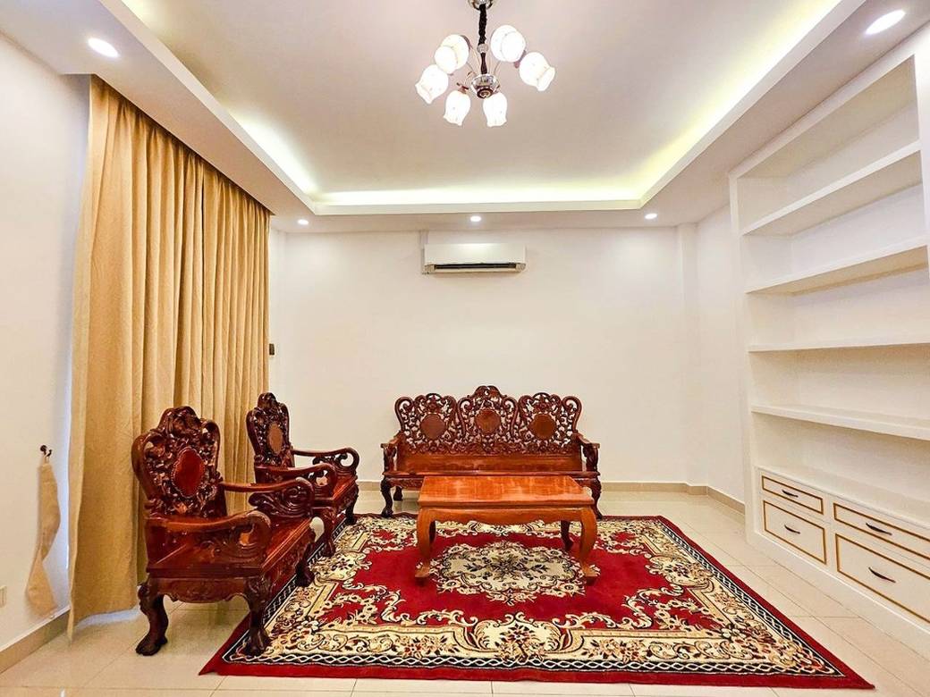 144 sqm Living Size Vila K pronájmu in Sen Sok