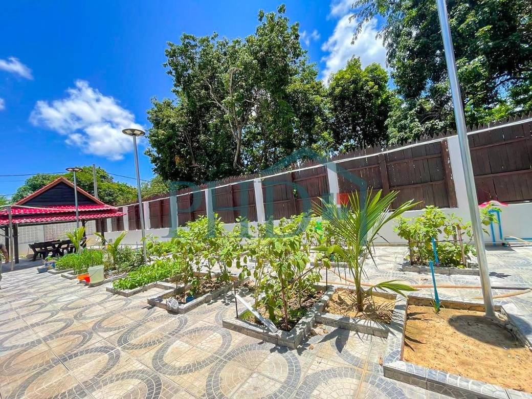 Villa À louer de 860 m² de terrain