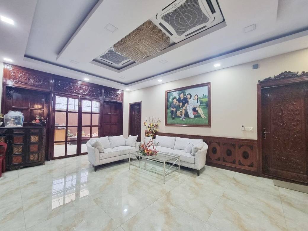 1,200 sqm Land Size Vila K pronájmu