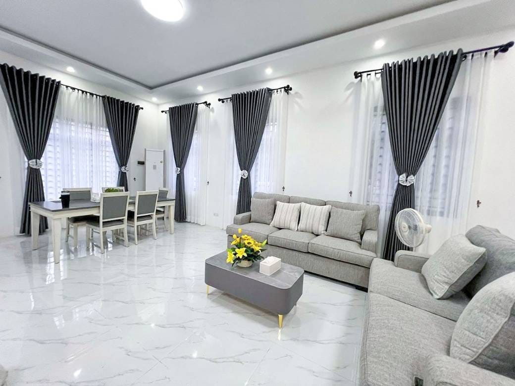 $2,500 Vila