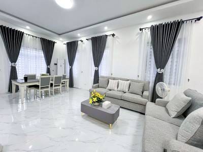 $2,500 Vila