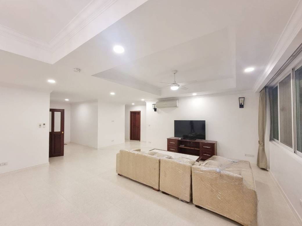 270 sqm Living Size Apartment For Rent in Boeng Keng Kang