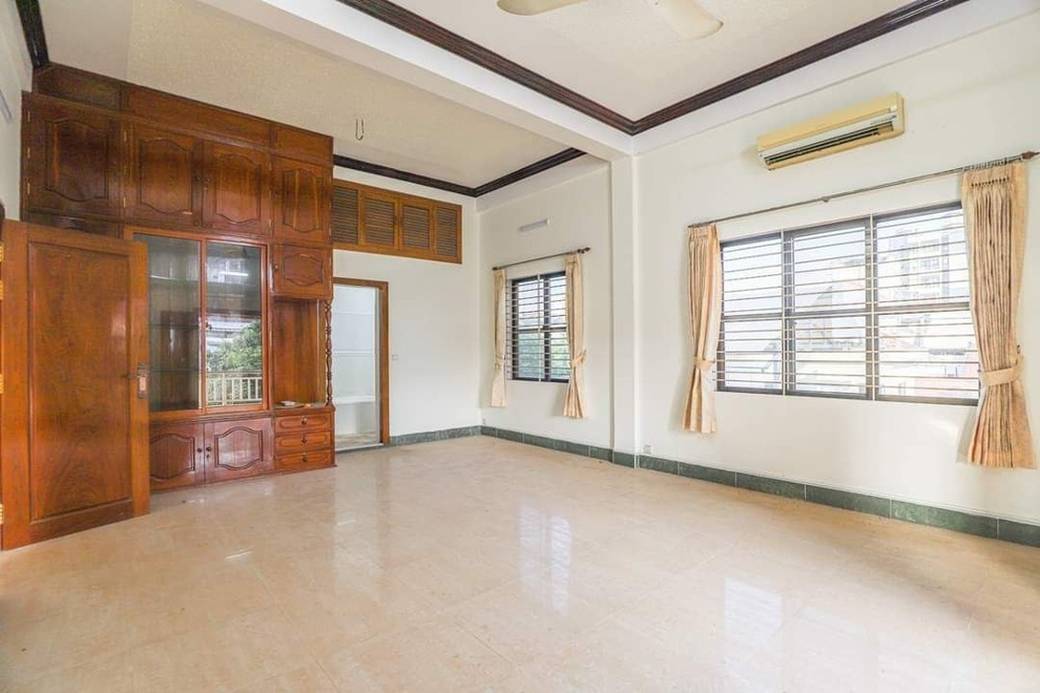 Villa For Rent with 5 Parking Space