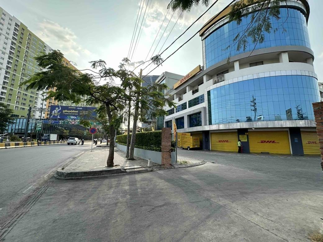 ផ្ទះល្វែង តម្លៃ $1,300