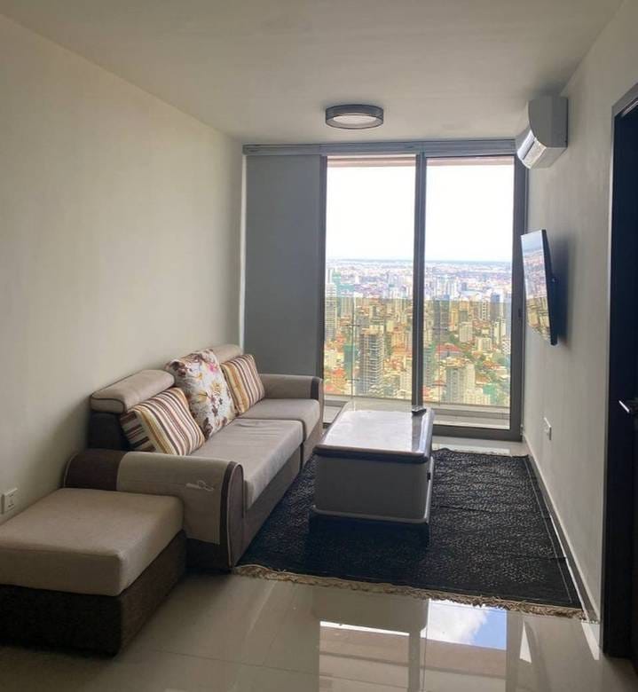 Condo Na wynajem o powierzchni działki 132 m²