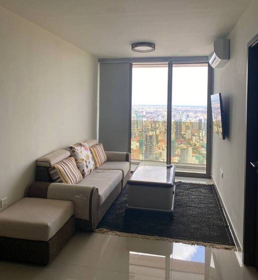 Condo Na wynajem o powierzchni działki 132 m²