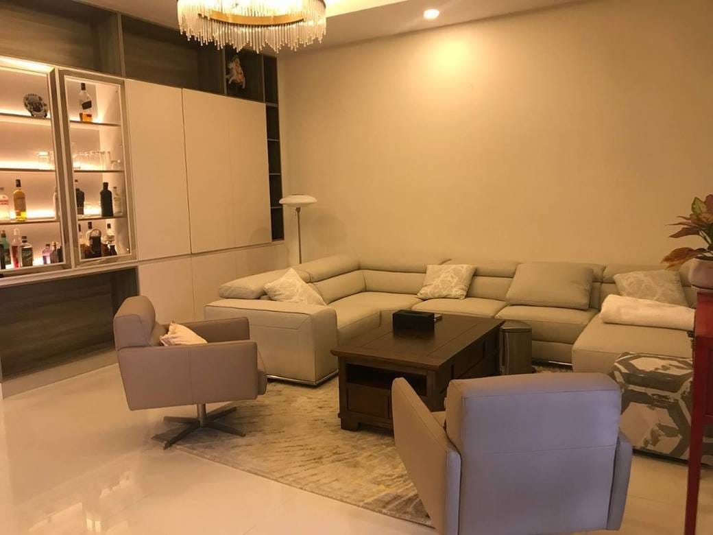 $2,000 Villa