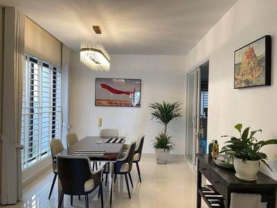 Villa À louer de 192.5 m² de terrain