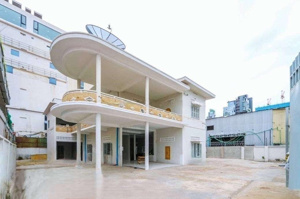$2,500 Building