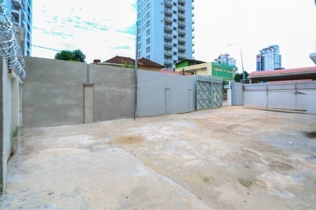 1,200 sqm Living Size Building For Rent in Boeng Keng Kang