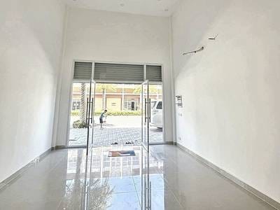 243 sqm Living Size Shophouse For Sale in Chroy Changvar