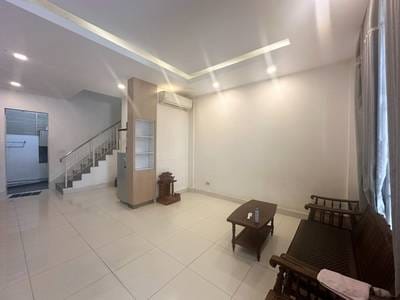 150 sqm Living Size Řadový dům K pronájmu in Sen Sok