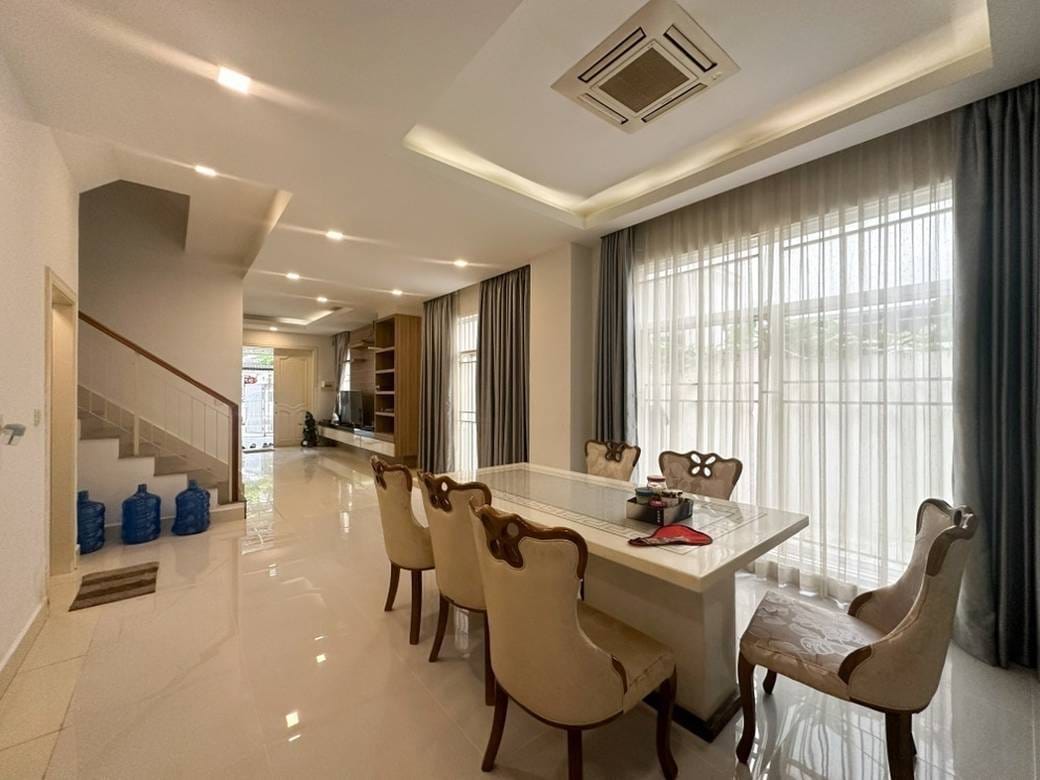 Dvojvila K pronájmu in Sen Sok $1,800