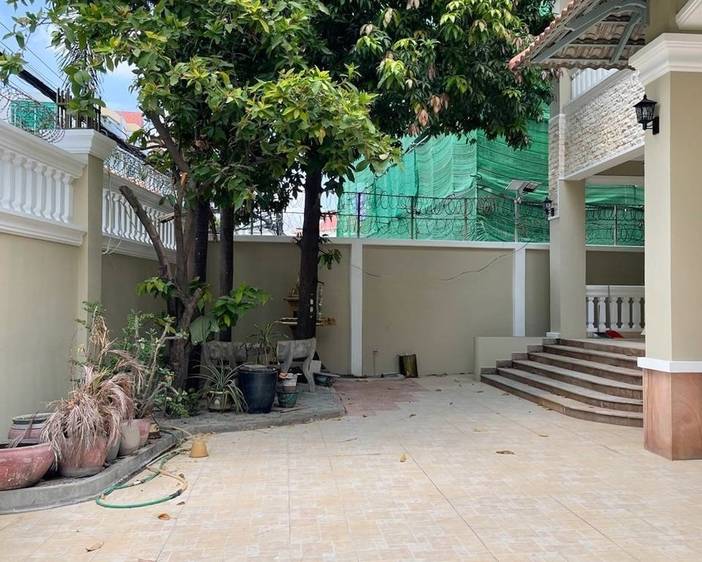Willa Na sprzedaż o powierzchni mieszkalnej 242 m² w Meanchey