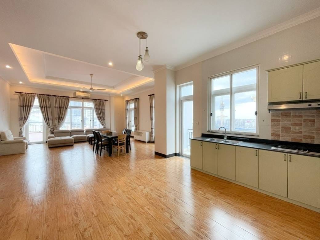 Zařízeno Penthouse K pronájmu