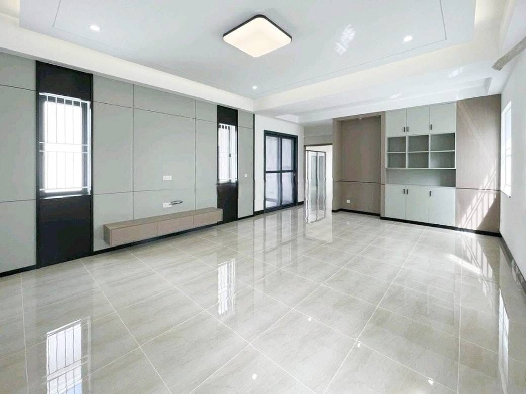 Villa For Sale in Preaek Lieb, Chroy Changvar, Phnom Penh