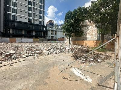 Relief À louer de 600 m² de terrain pour $2,300