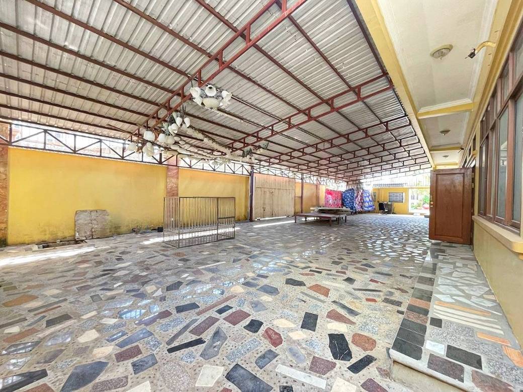 2,000 sqm Living Size Здание Для Аренды in Chamkarmon