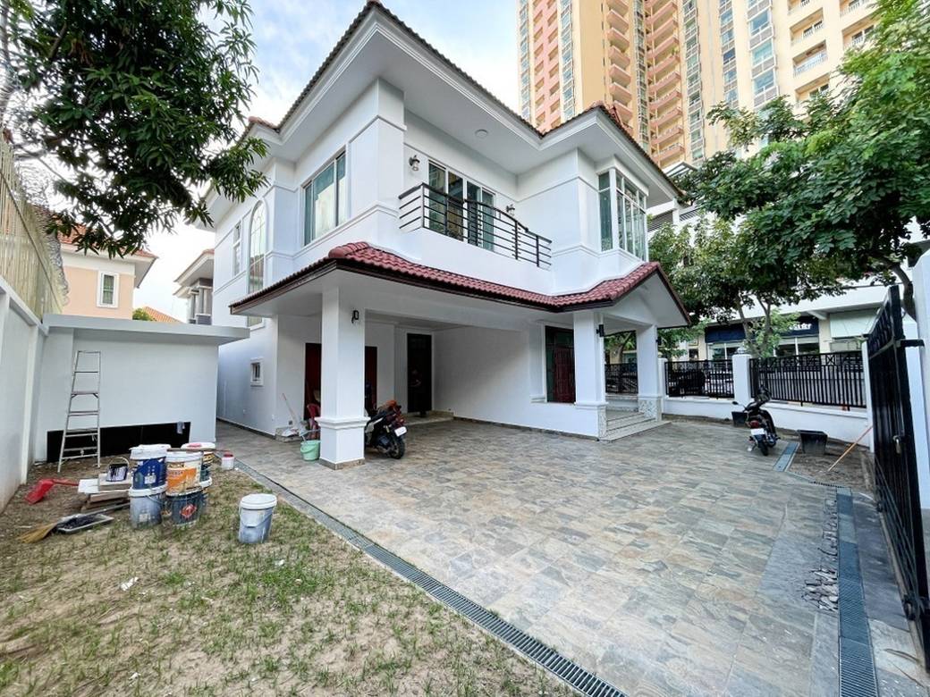 $4,000 Vila