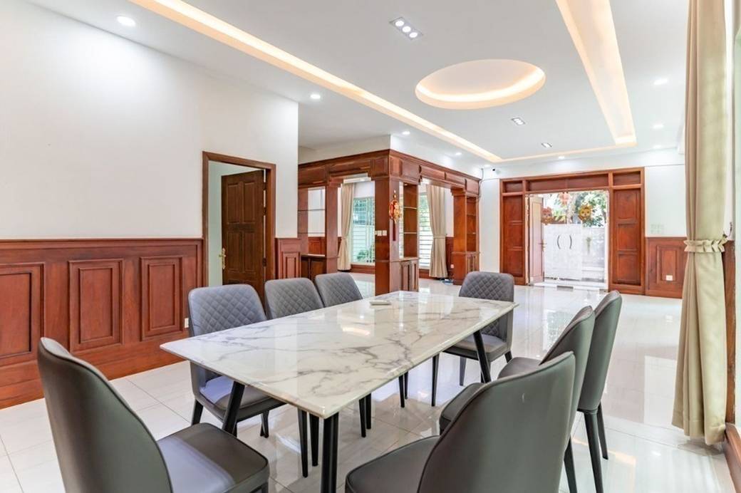 Vila For Sale & Rent in Chamkarmon $1,450,000