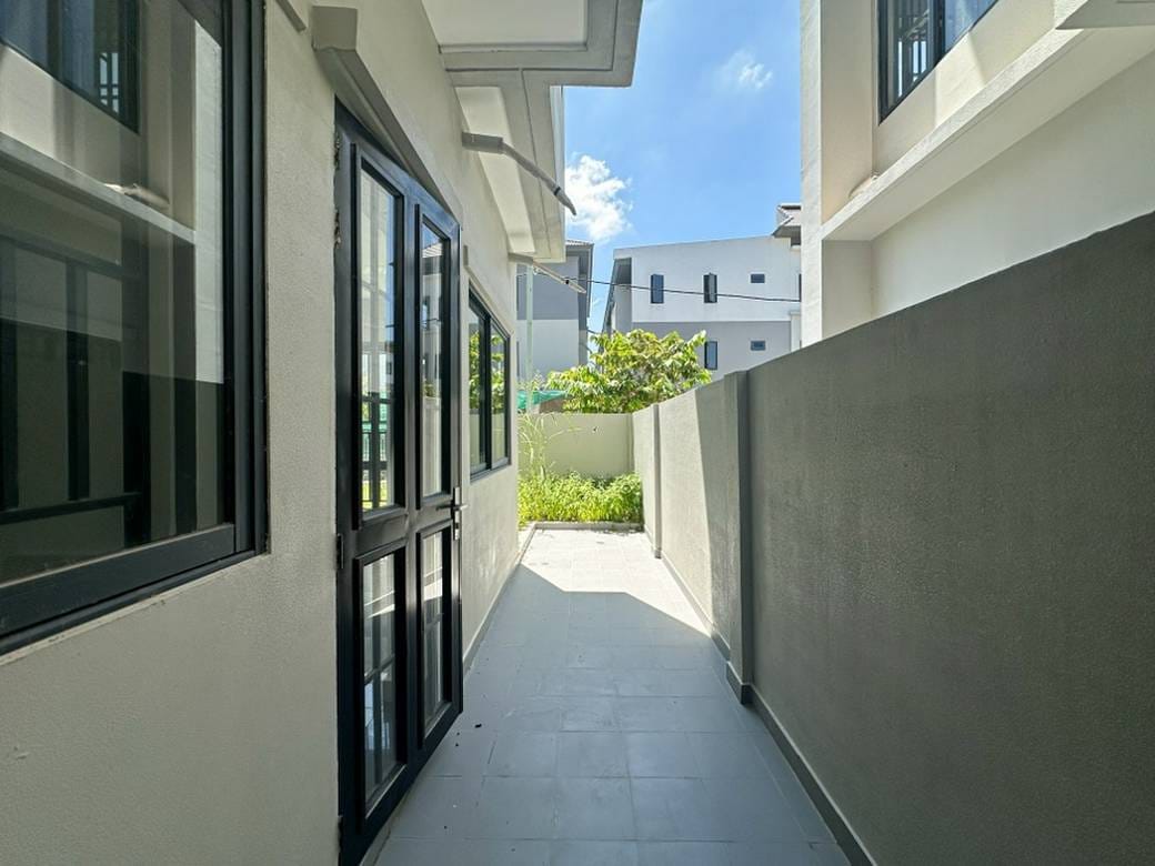 160 sqm Land Size Dvojvila K pronájmu