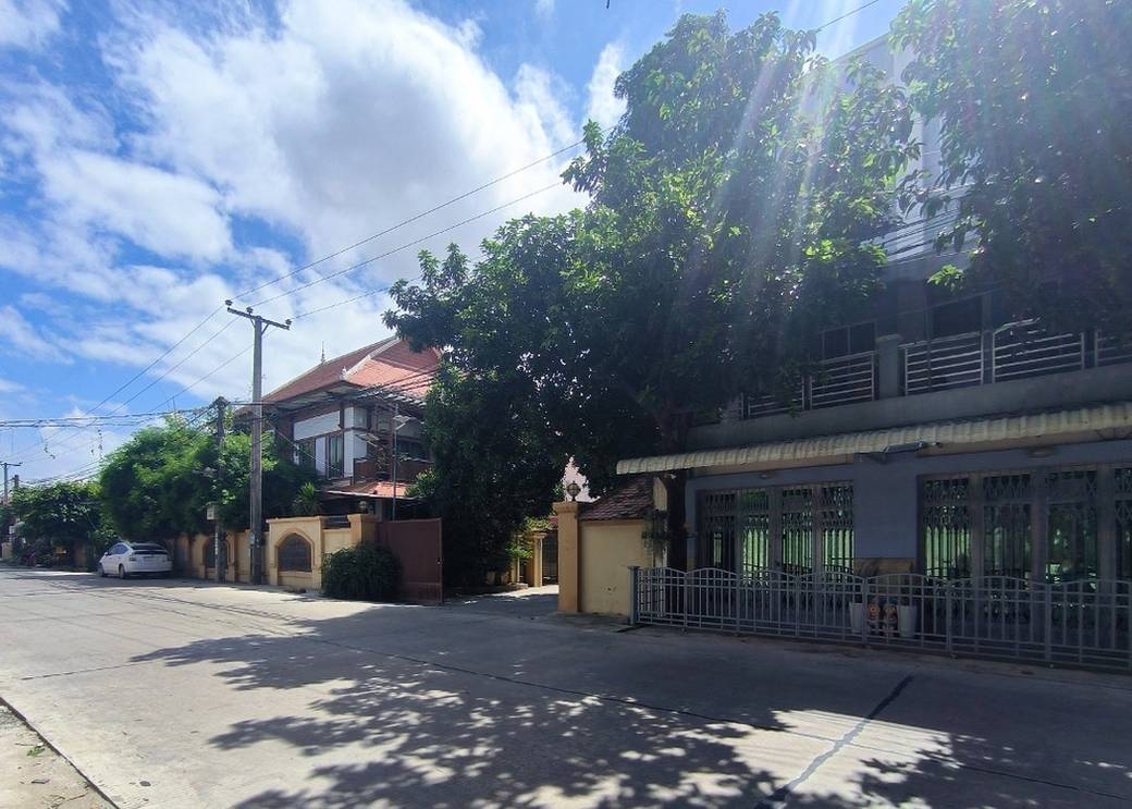 105 sqm Land Size Flat House For Sale