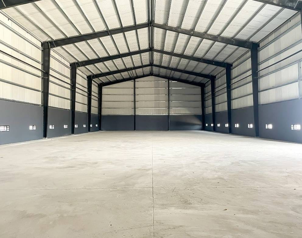 Entrepôt À louer de 1,500 m² de terrain