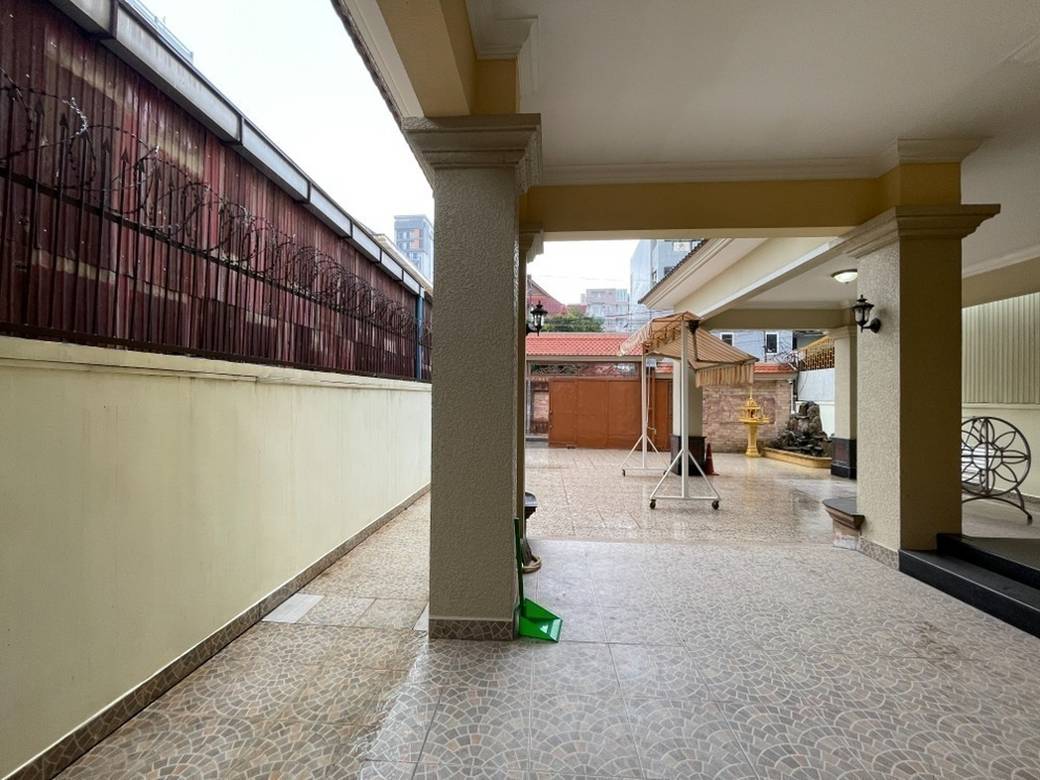 $2,000 Vila