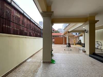$2,000 Vila