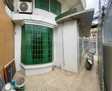 160 sqm Land Size Shophouse K pronájmu