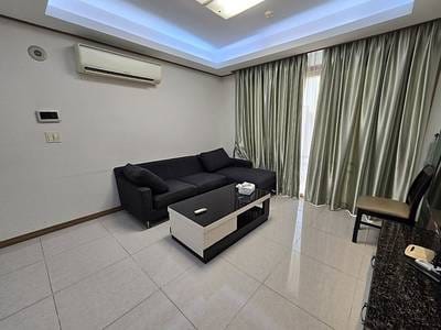 De Castle Royal Condominium | Zařízeno Condo For Sale & Rent