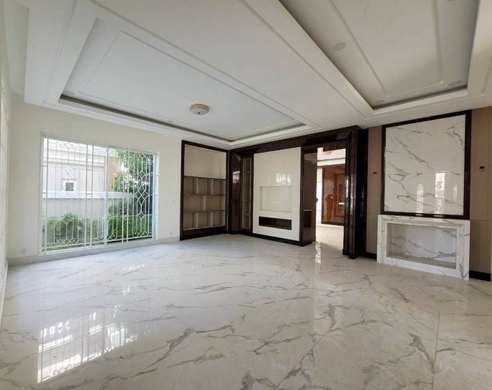 带3个停车位的House and lot出售