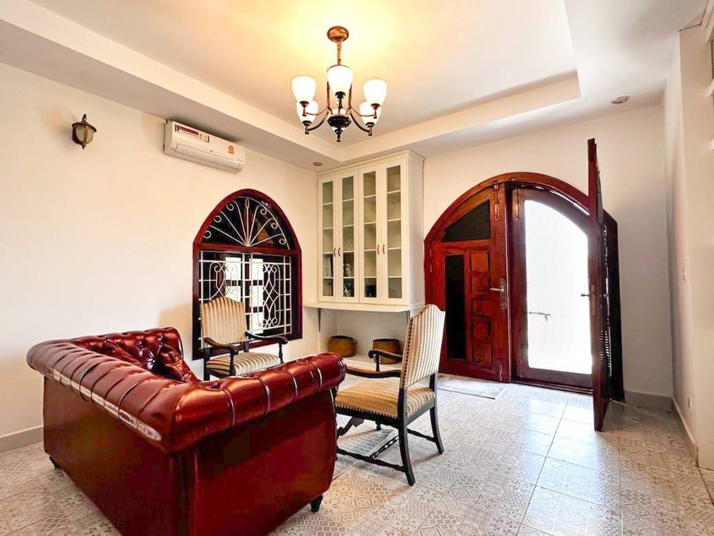 Villa À louer à Chbar Ampov $1,500