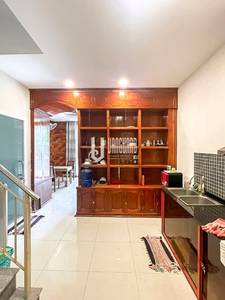 $750 Link House