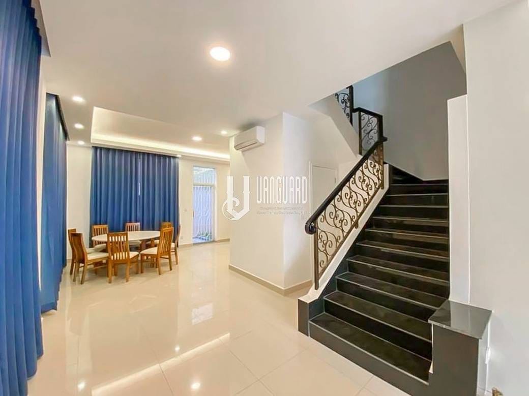 Dvojvila K pronájmu in Ou Baek K'am, Sen Sok, Phnom Penh