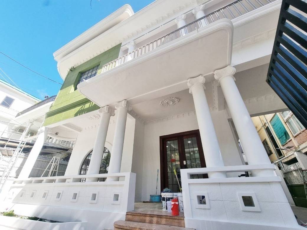 $2,700 Vila