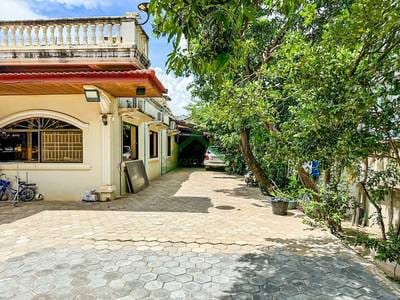 CommercialShophouse Na wynajem o powierzchni działki 817 m²