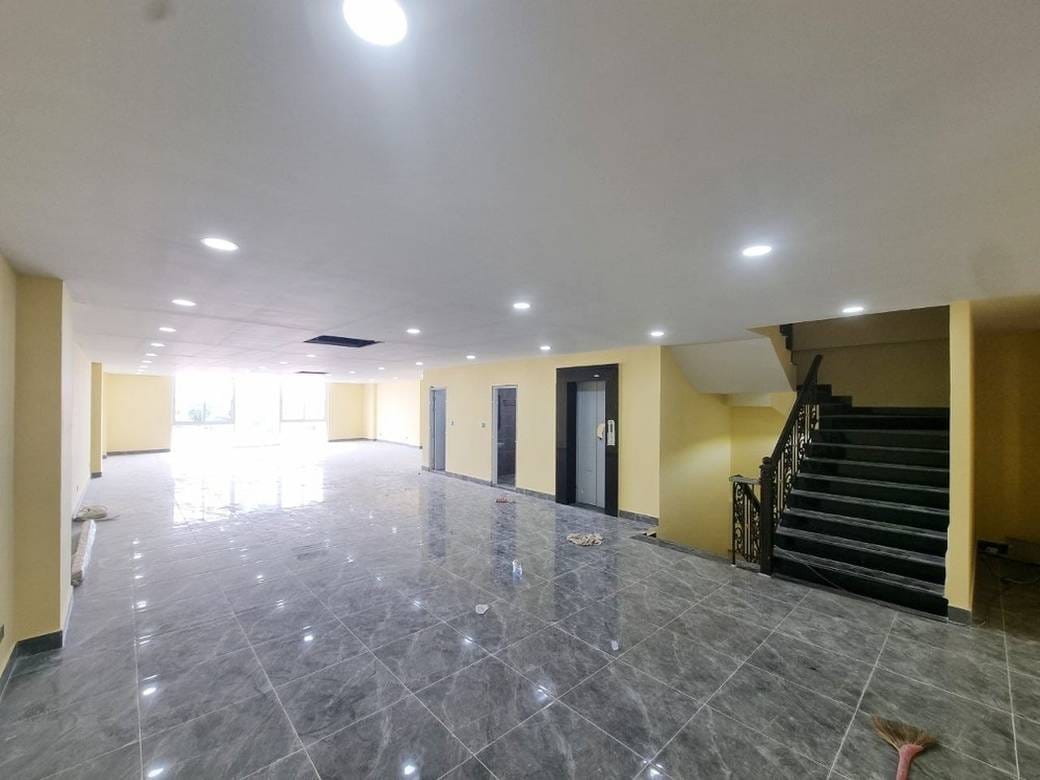 Building For Rent with 10 Parking Space