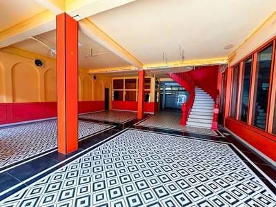345平方米土地面积的店屋出租