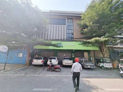 CommercialShophouse K pronájmu with 3 Parking Space