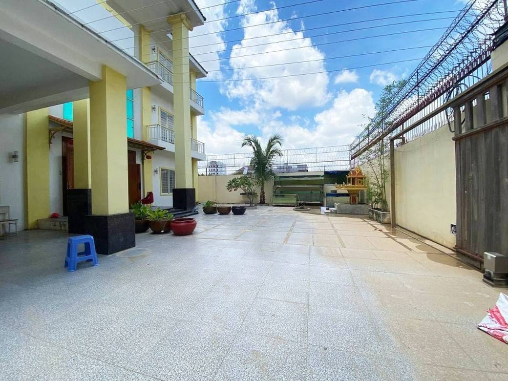 $850,000 Vila