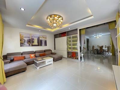 $290,000 Vila
